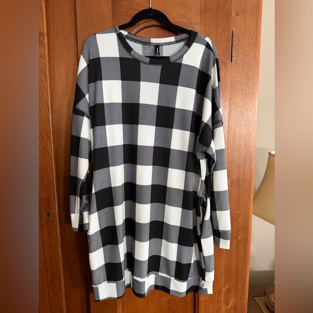 Chic Black and White Checkered Women's Tunic